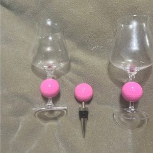 Decorative Wine Glasses a Wine Stopper. Golf Themed.